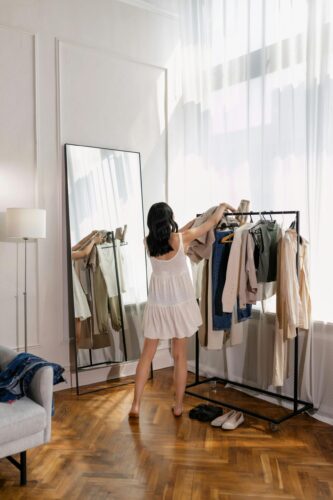 You are currently viewing How to Build a Capsule Wardrobe for Pregnancy