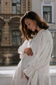 perfect dresses for every stage of pregnancy